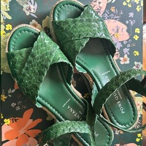 GORGEOUS vibrant green summer platform sandal! Size EU 40/ US 9.5!
